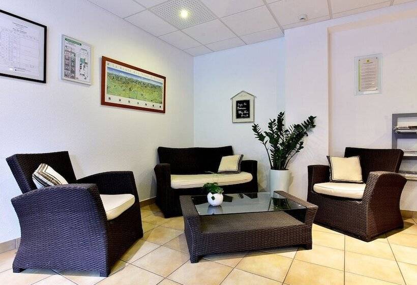 ホテル Hôtel Restaurant Au Lion D Or