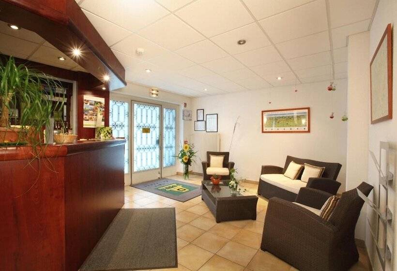 ホテル Hôtel Restaurant Au Lion D Or