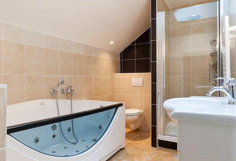 בית מלון כפרי Hôtel Restaurant Chambre Insolite Spa   Le Xii De Luynes