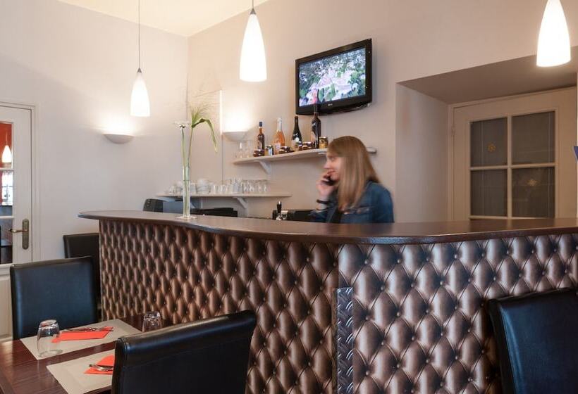 בית מלון כפרי Hôtel Restaurant Chambre Insolite Spa   Le Xii De Luynes