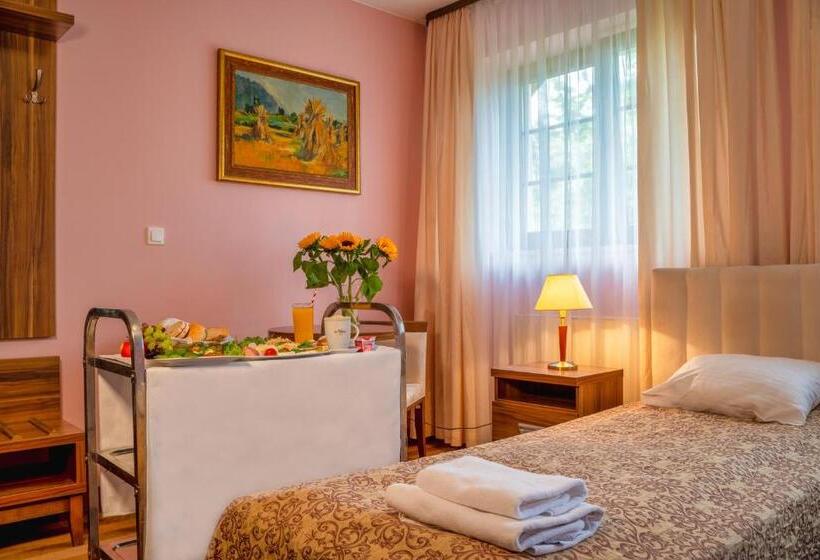 ホテル Modrzewiówka