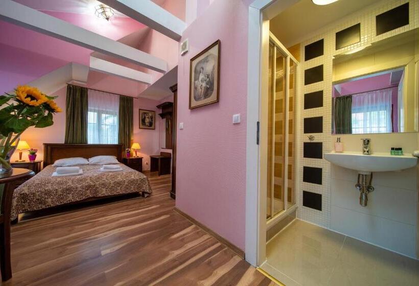 ホテル Modrzewiówka