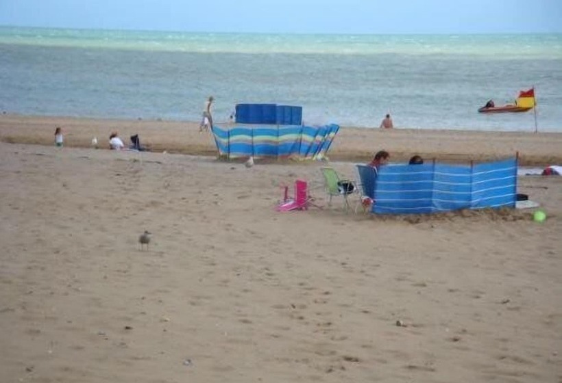 בית מלון כפרי Spencer Court