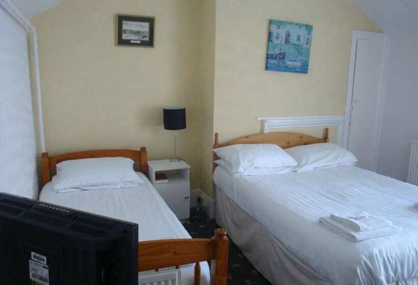 בית מלון כפרי Spencer Court