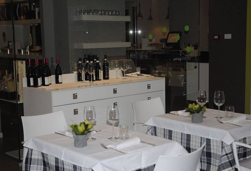 فندق Spluga Sosta &