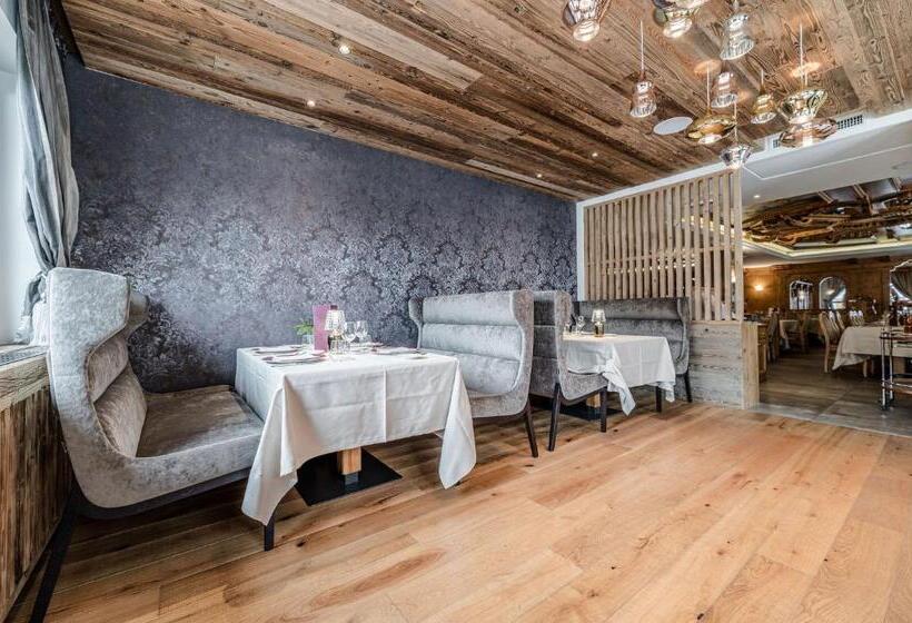 فندق Tevini Dolomites Charming