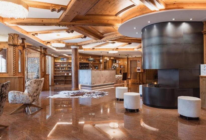 فندق Tevini Dolomites Charming