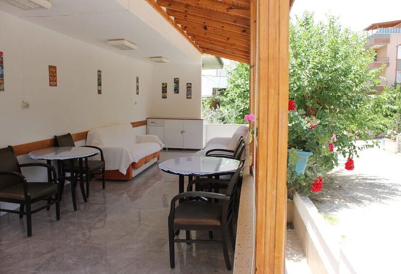 مُتل özge Pansiyon   Hostel