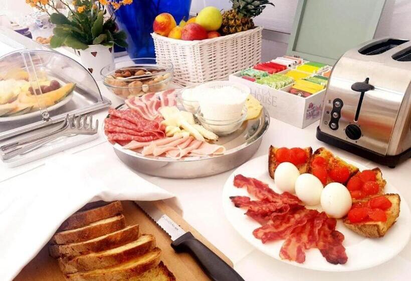 اقامتگاه Colonna Rooms & Apartment
