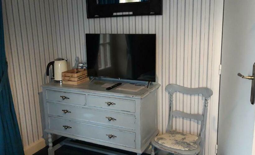 مبيت وإفطار Le Chalet Suisse   Chambre Bleue