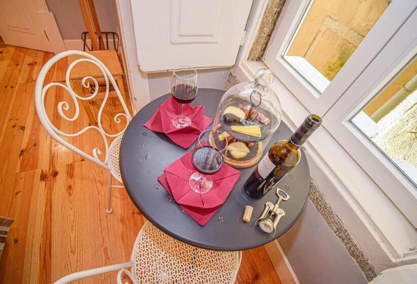 تختخواب و صبحانه B In B Lisbon Downtown Suites