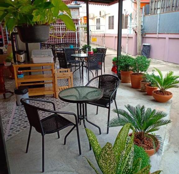 هتل Siri Guesthouse