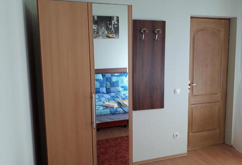 پانسیون Piac Utcai Apartman