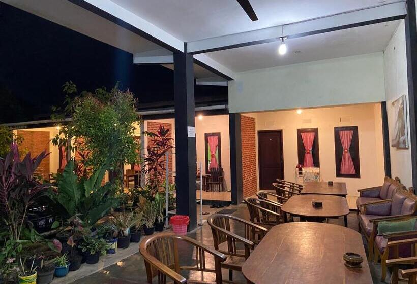 פנסיון Watukarung Sackstone Guesthouse