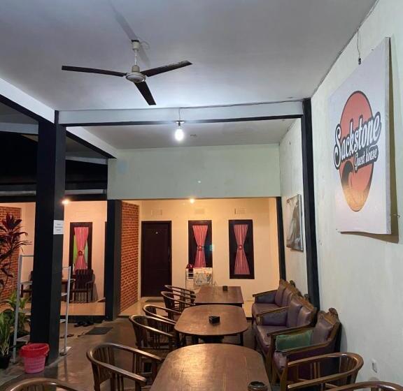 פנסיון Watukarung Sackstone Guesthouse