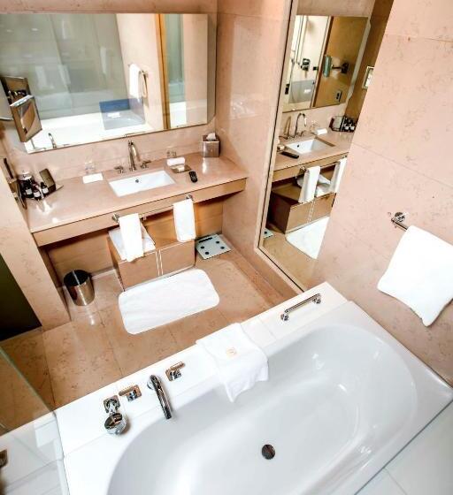 Apartments By Fairmont Baku Flame Towers
