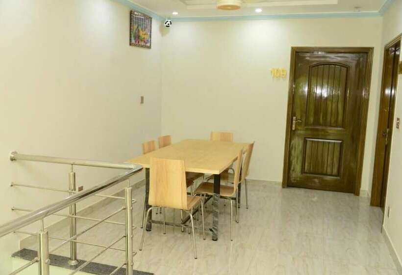 هتل Deluxe Lahore