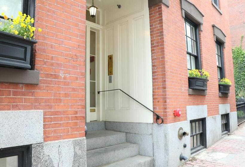 Comfy Beacon Hill Studio Great For Work Travel #7