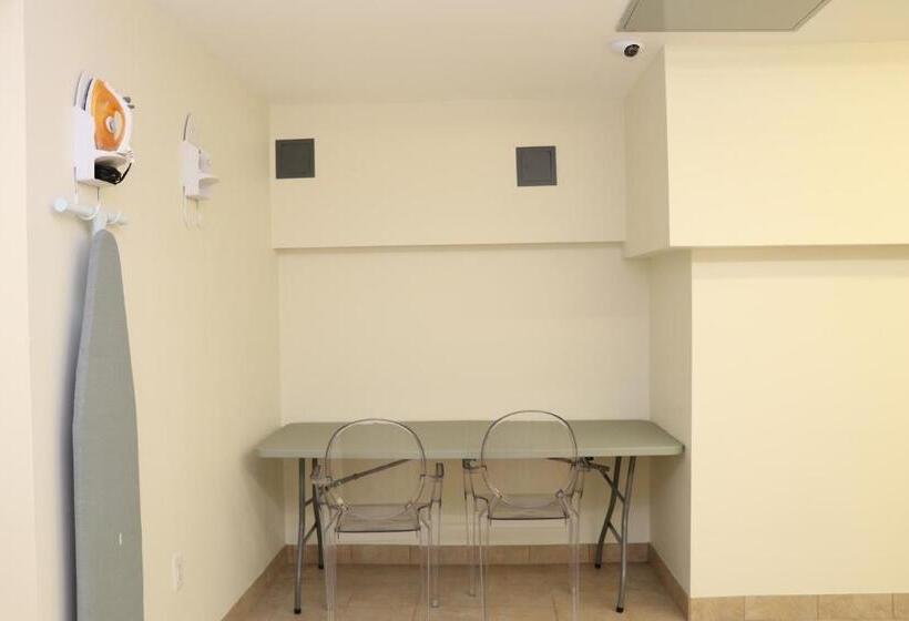 Comfy Beacon Hill Studio Great For Work Travel #7
