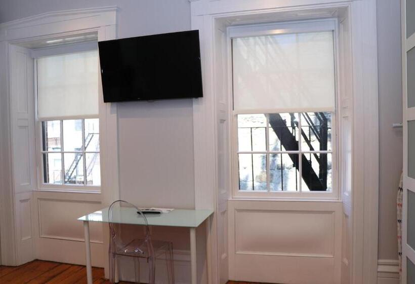 Downtown Beacon Hill, Convenient, Comfy Studio #10