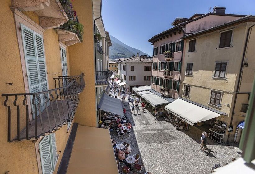 هتل Albergo Aurora