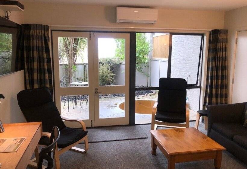 هتل Baycrest Thermal Lodge