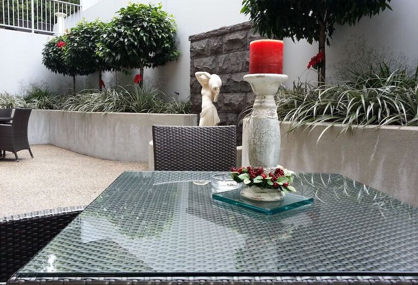 هتل Bluestone On George