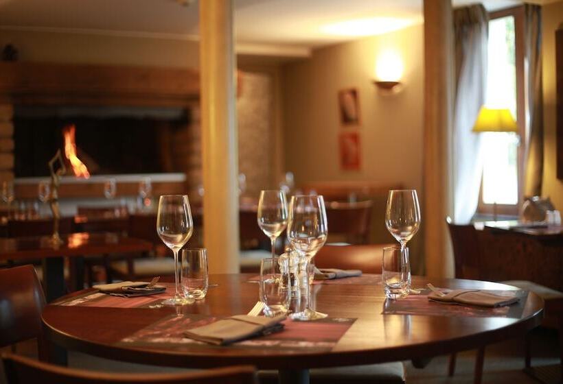 هتل Hostellerie Du Peiffeschof  The Originals Relais