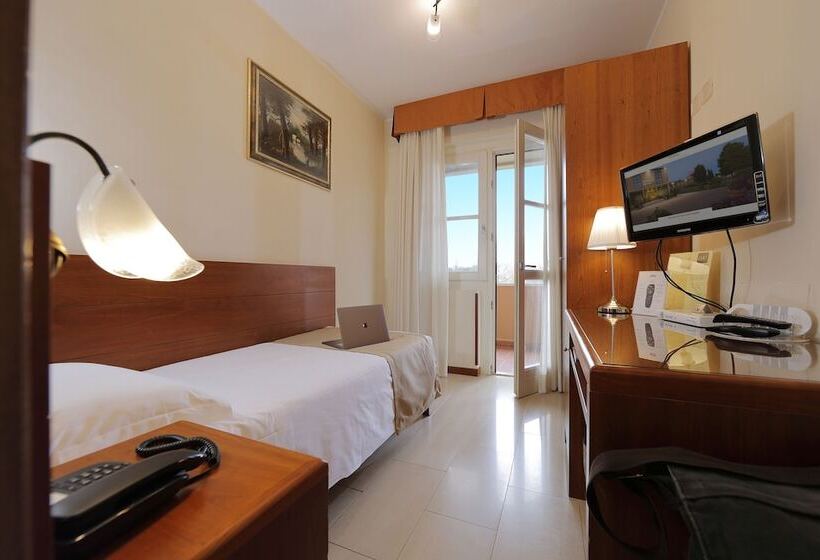 Отель Michelangelo