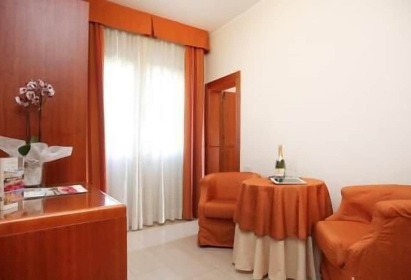 Отель Michelangelo