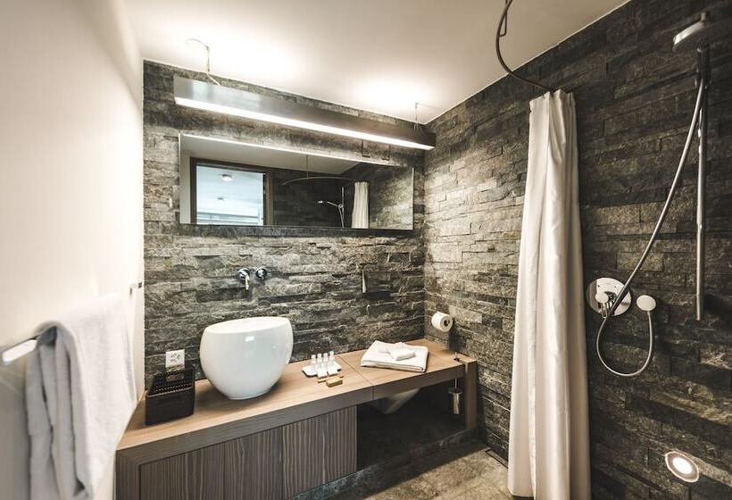 هتل Mountain Exposure Luxury Chalets & Penthouses & Apartments