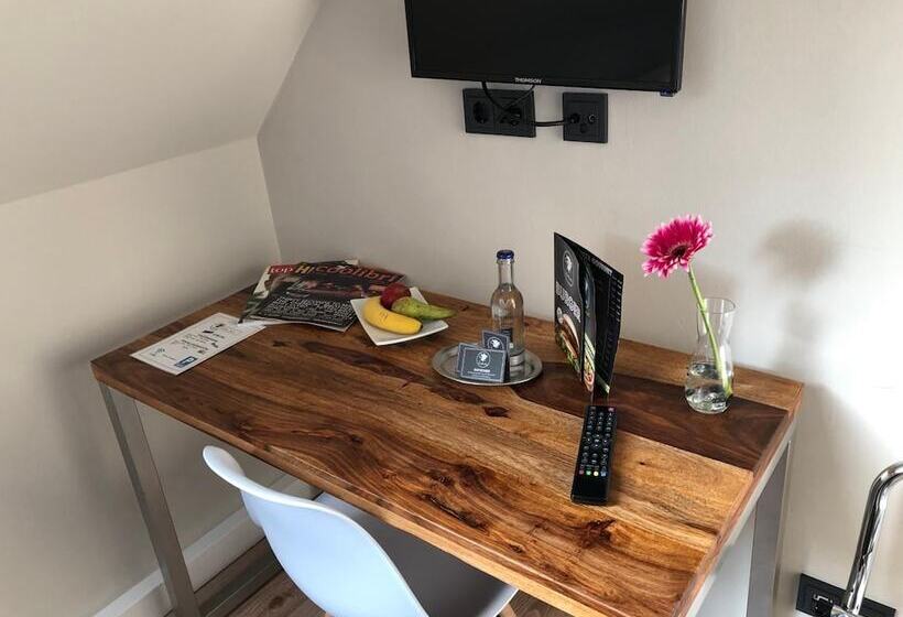هتل Restaurant Zum Löwen