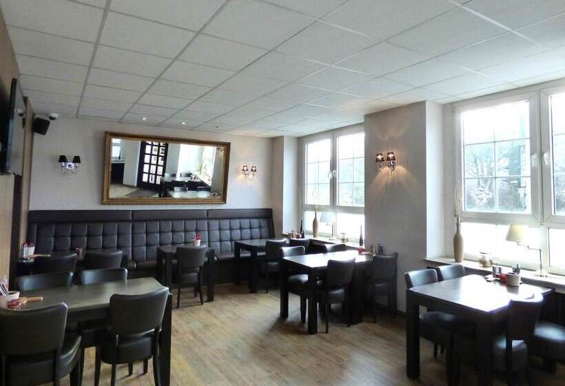 هتل Restaurant Zum Löwen