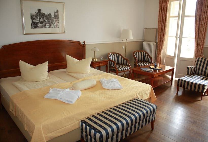 Отель Villa La Chêneraie