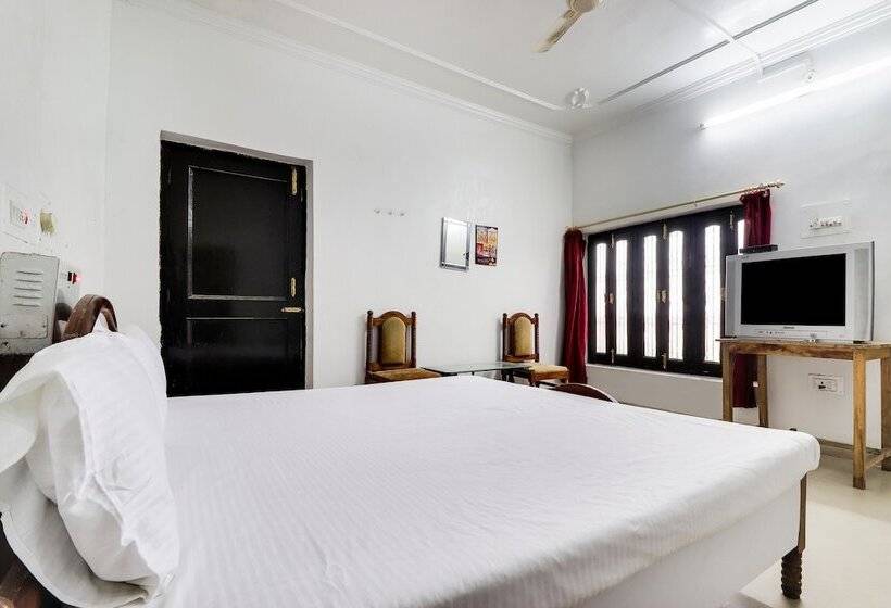 Hotel Spot On 42133 Hanuman Bagh