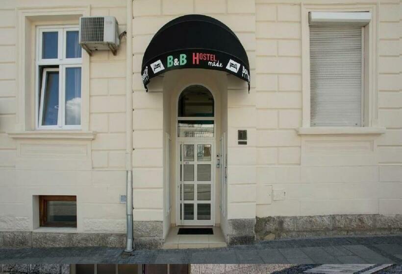 تختخواب و صبحانه Booking En Suite