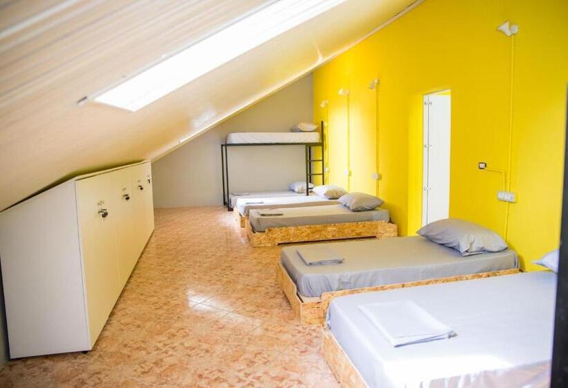 تختخواب و صبحانه Our Way Guest House & Hostel
