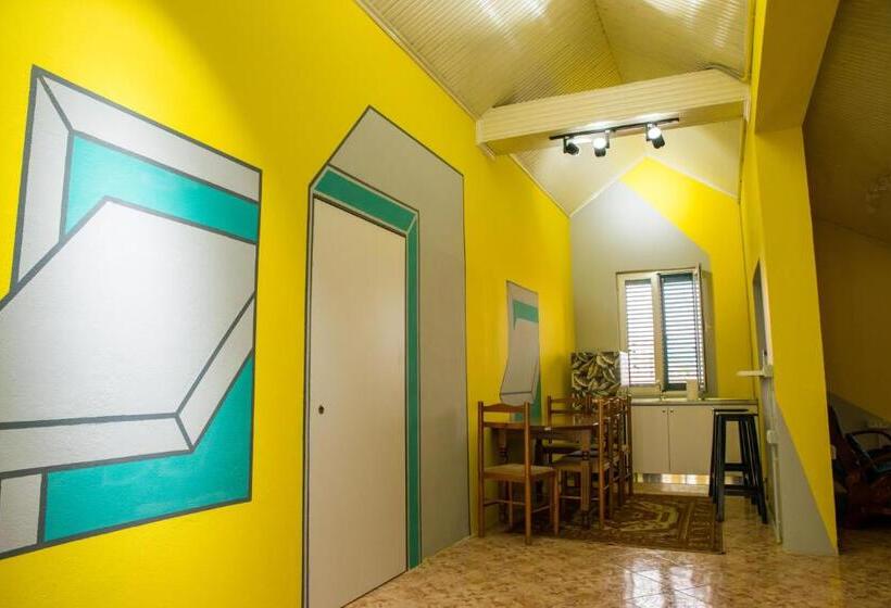 تختخواب و صبحانه Our Way Guest House & Hostel