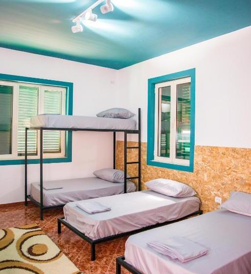 تختخواب و صبحانه Our Way Guest House & Hostel