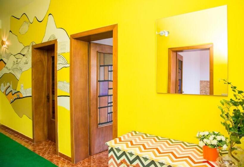 تختخواب و صبحانه Our Way Guest House & Hostel