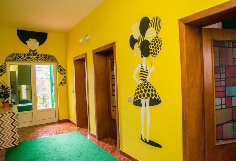 تختخواب و صبحانه Our Way Guest House & Hostel