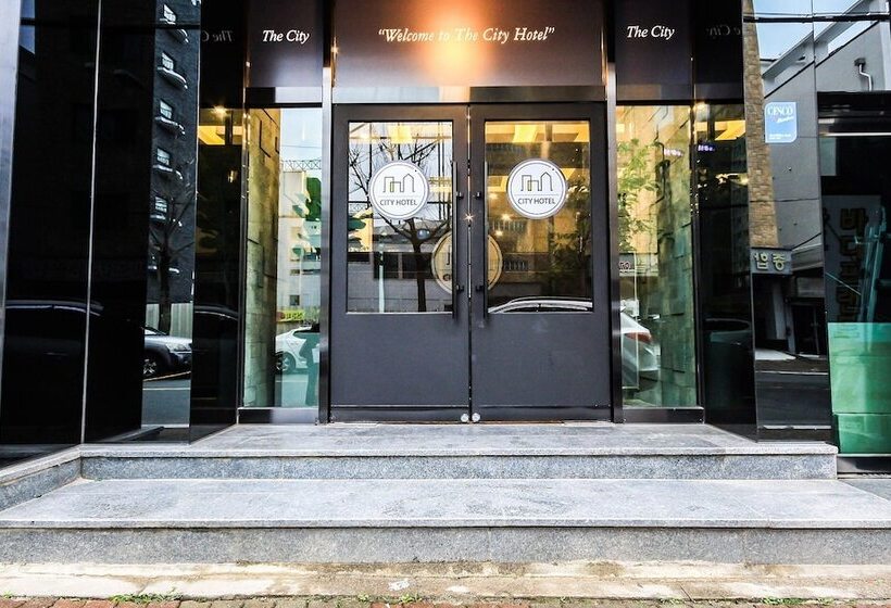 בית מלון כפרי The City