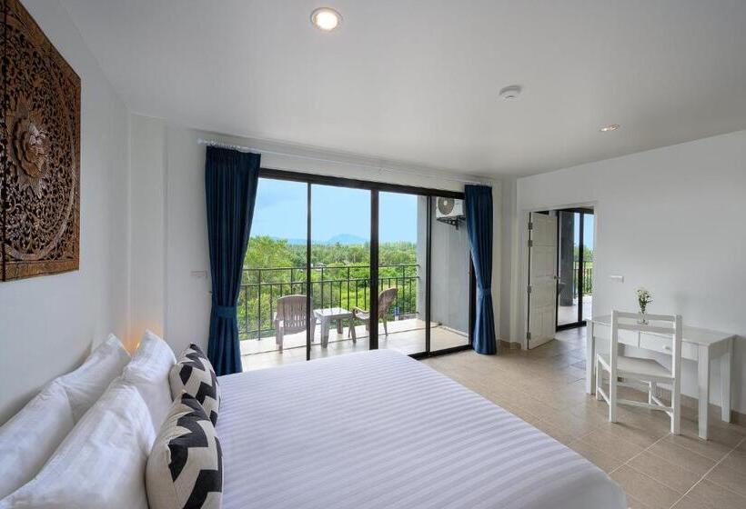 Maikhao Hotel, Phuket