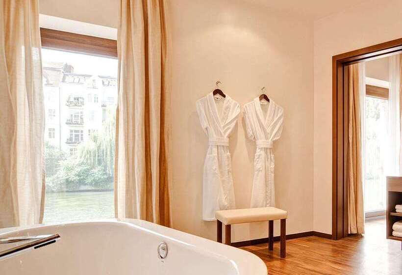 هتل Abion Villa Suites