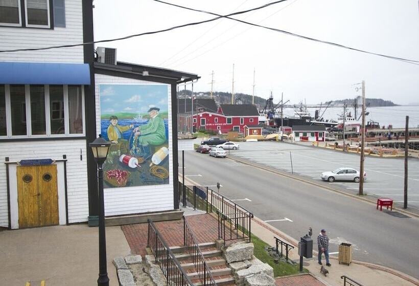 هتل Brigantine Inn & Suites