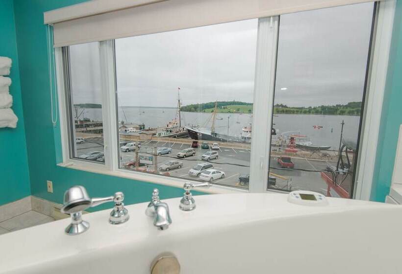 هتل Brigantine Inn & Suites