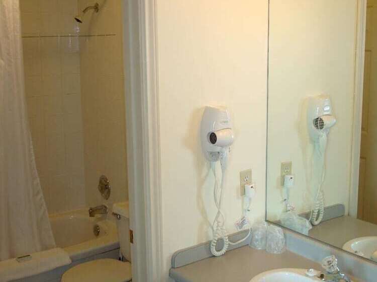 هتل Brigantine Inn & Suites