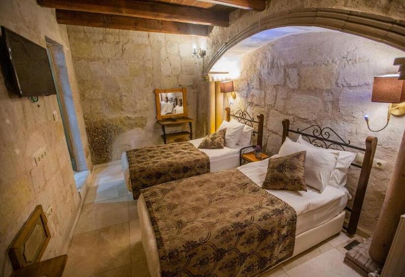 هتل Divan Cave House