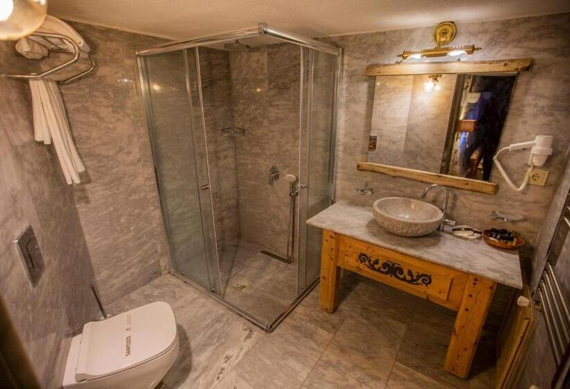 هتل Divan Cave House