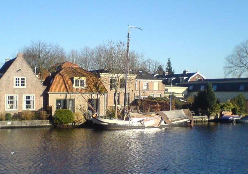 هتل Het Hart Van Weesp